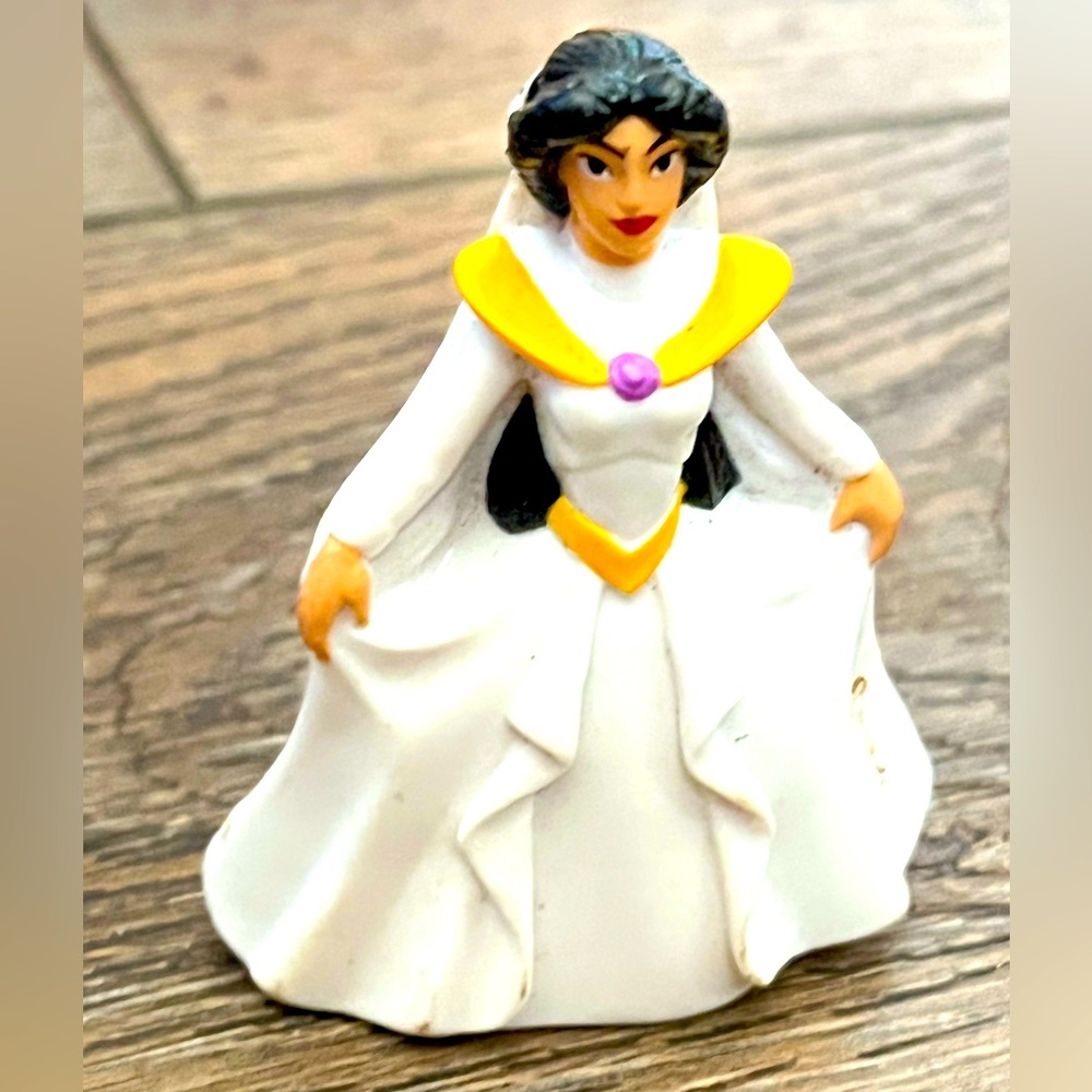 DISNEY ALADDIN PRINCESS JASMINE FIGURE MINIATURE CAKE TOPPER